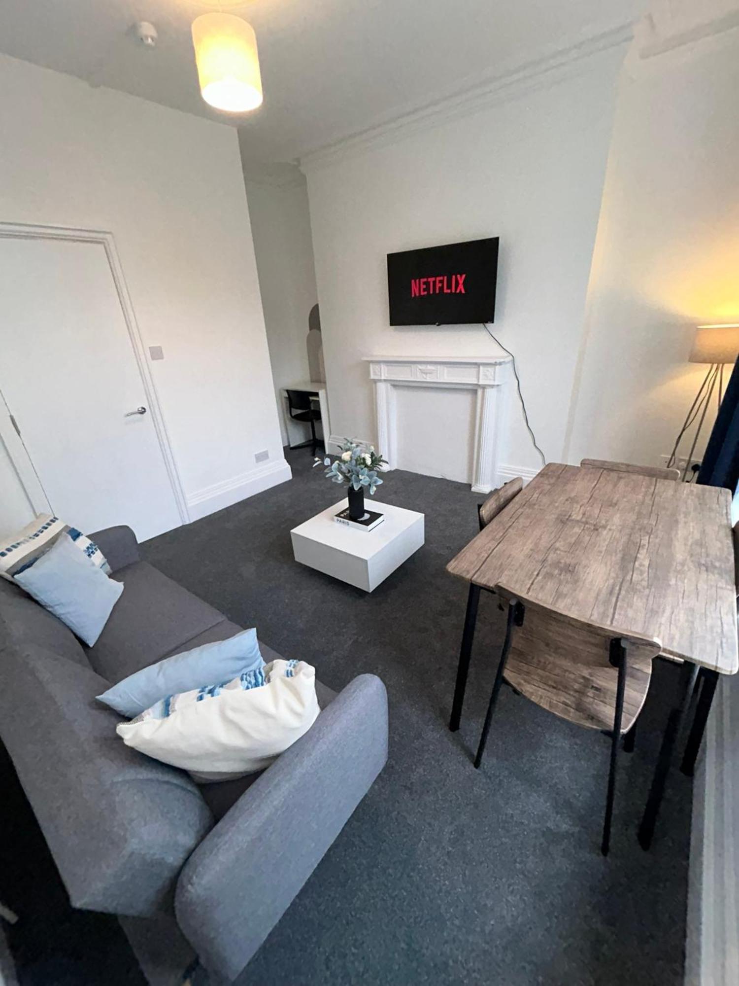 Brand New Modern Apartments Steps From Gloucester Quays Exterior foto