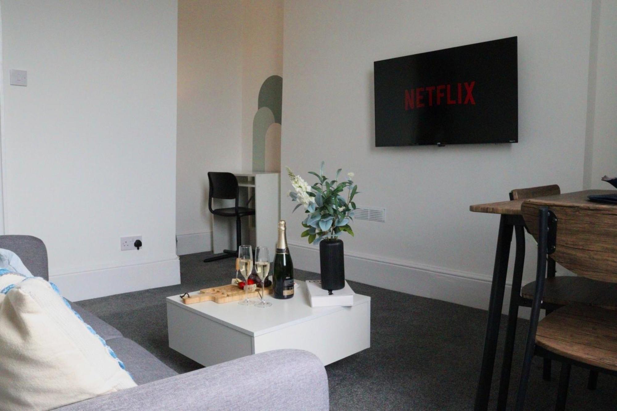 Brand New Modern Apartments Steps From Gloucester Quays Exterior foto