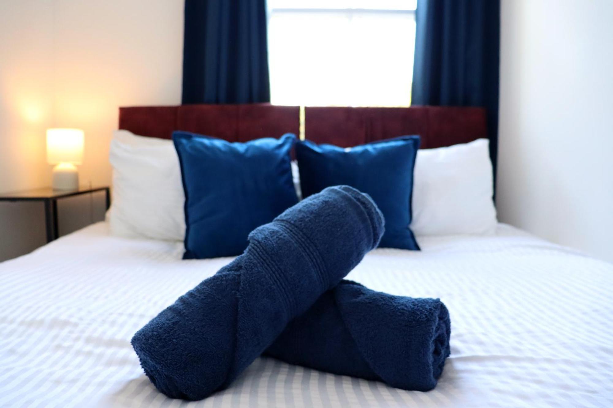 Brand New Modern Apartments Steps From Gloucester Quays Exterior foto